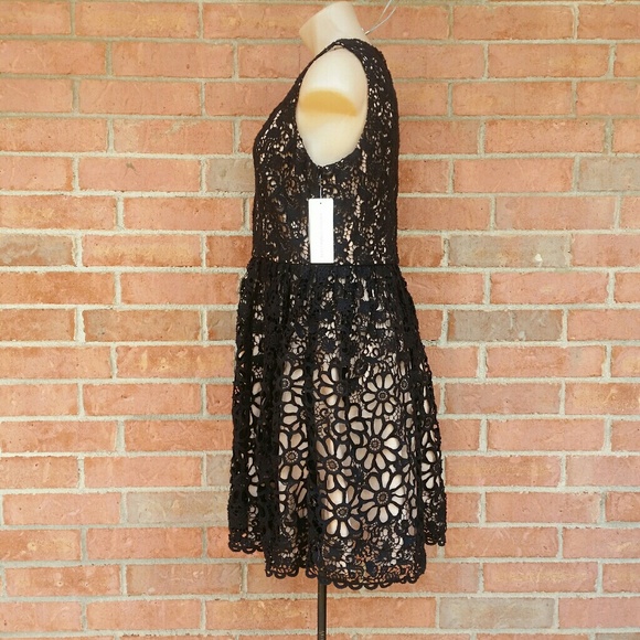 🖤♥️ New V-neck Floral Daisy Crochet Lace Flower Dress - Picture 9 of 13